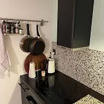 Апартаменты Balcony I 5 Min To Metro And Canals
