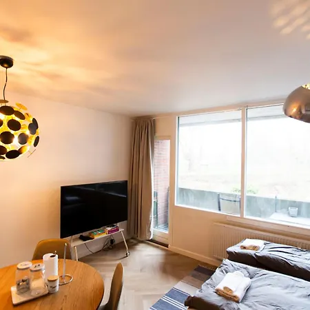 Balcony I 5 Min To Metro And Canals شقة *
